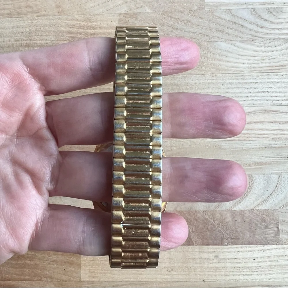 Gruen mens gold tone expansion band watch NEW BATTERY